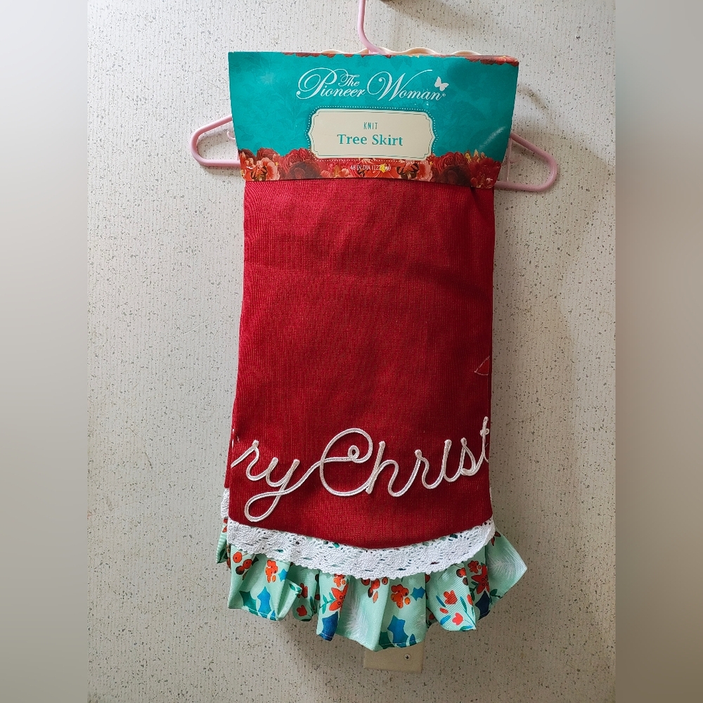 Pioneer Woman Christmas Tree Knit Skirt 48in Red Green Lace Trim Cottage Core